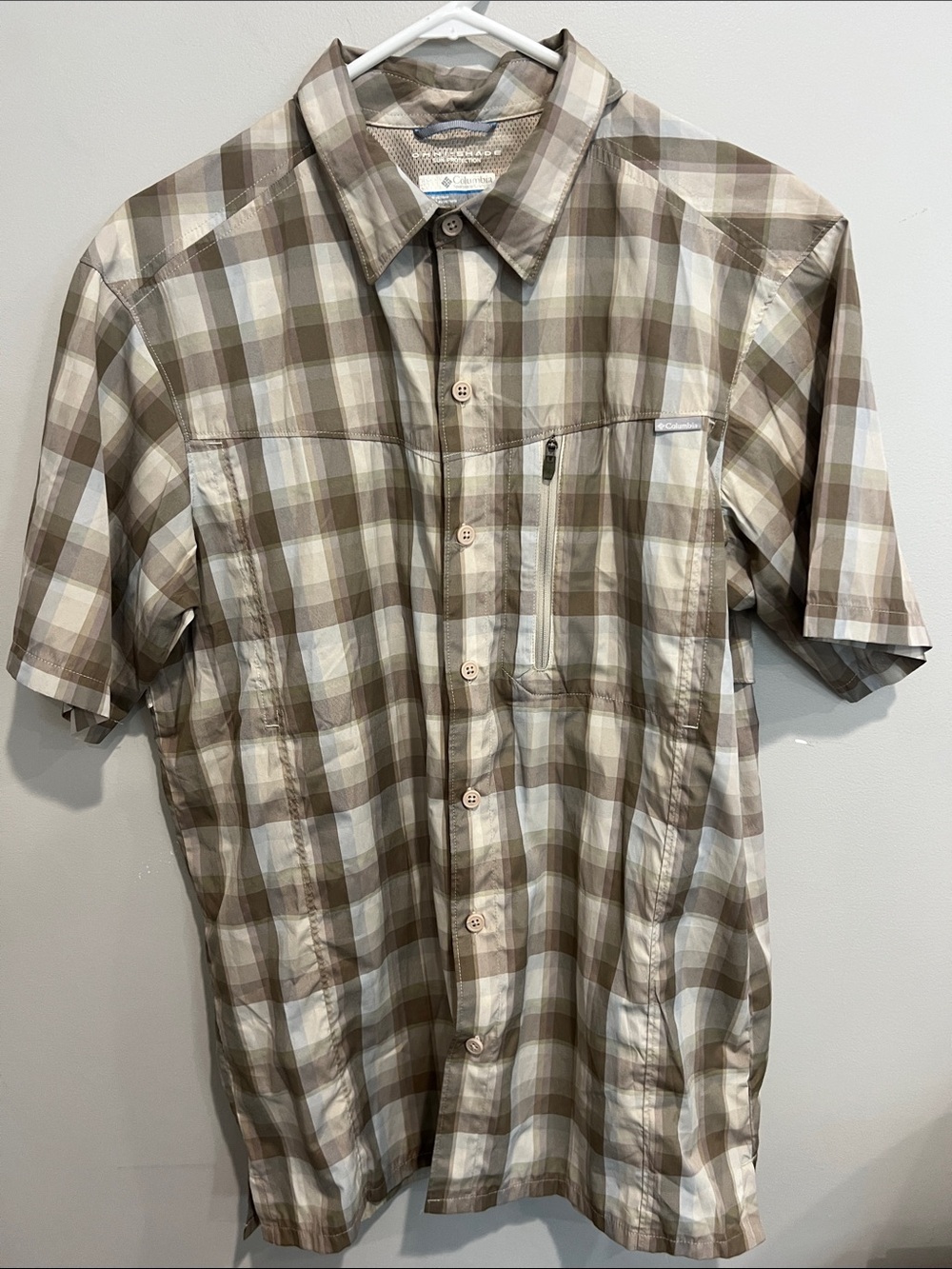 Columbia omnishield brown plaid short sleeve button down shirt mens M hiking